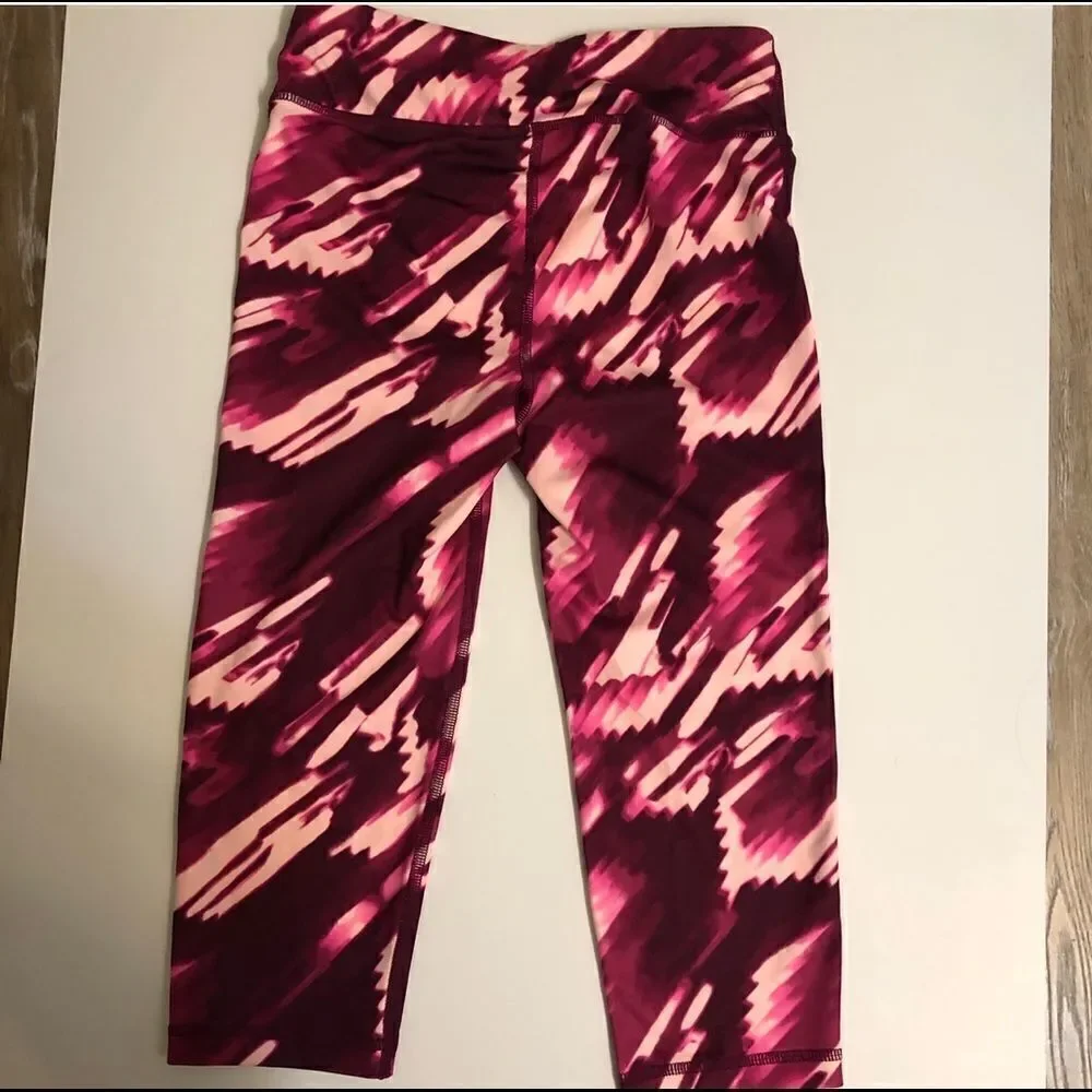 Under Armour girls youth Capri leggings Hot pink print-YMD/girls medium